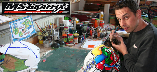 Mario Suske an seinem Arbeitsplatz bei MS GRAFFIX - Der Custom Paint Shop.