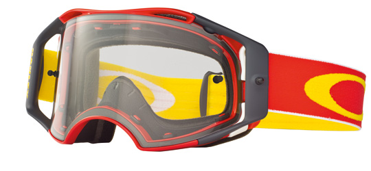 Die Oakley Airbrake™ MX ist das Ergebnis von 35 Jahren, die Oakley in die Entwicklung von Motocross-Goggles investiert hat. Sie ist ein echter technologischer Meilenstein, der herkömmliche MX Goggles in den Schatten stellt.